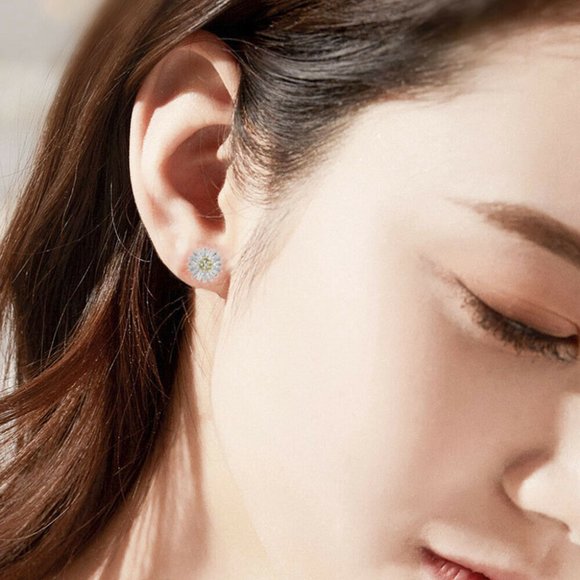 NWOT Tiny Silver Daisy Studs - Picture 7 of 12